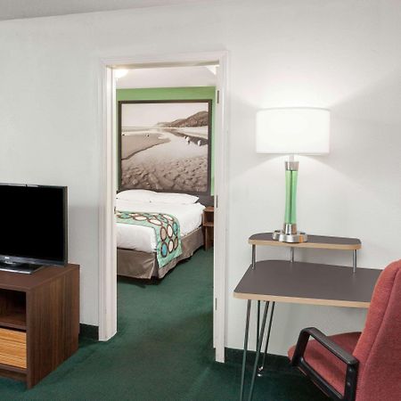 Super 8 By Wyndham Stevensville St Joseph Ngoại thất bức ảnh